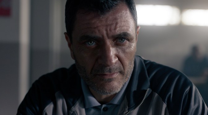 Bajo otro cielo (Adrián López) España