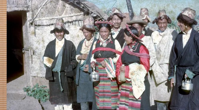 Far From Home (Kristi Tethong) Canadá, India