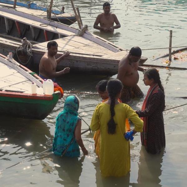 Varanasi, la elegancia del caos (Alfonso Domingo) España
